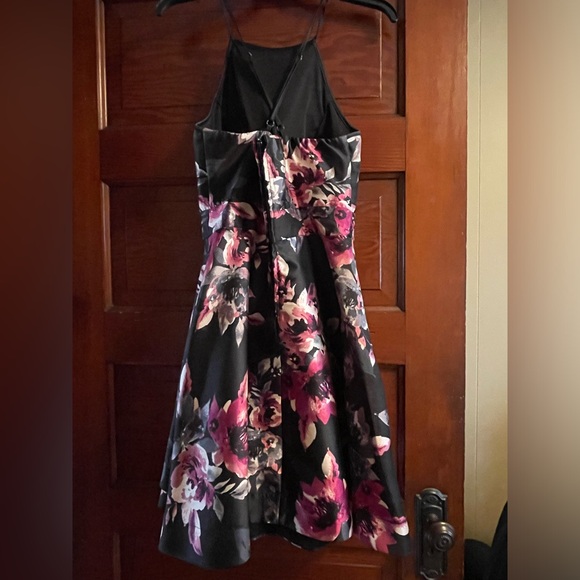 Formal dress - Picture 3 of 3